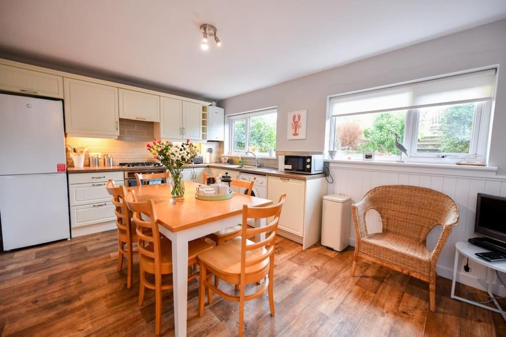 3 Bedroom Townhouse Right On The Harbour Isle of Whithorn Εξωτερικό φωτογραφία
