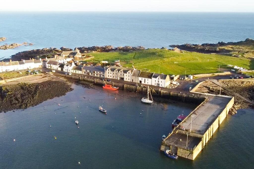 3 Bedroom Townhouse Right On The Harbour Isle of Whithorn Εξωτερικό φωτογραφία