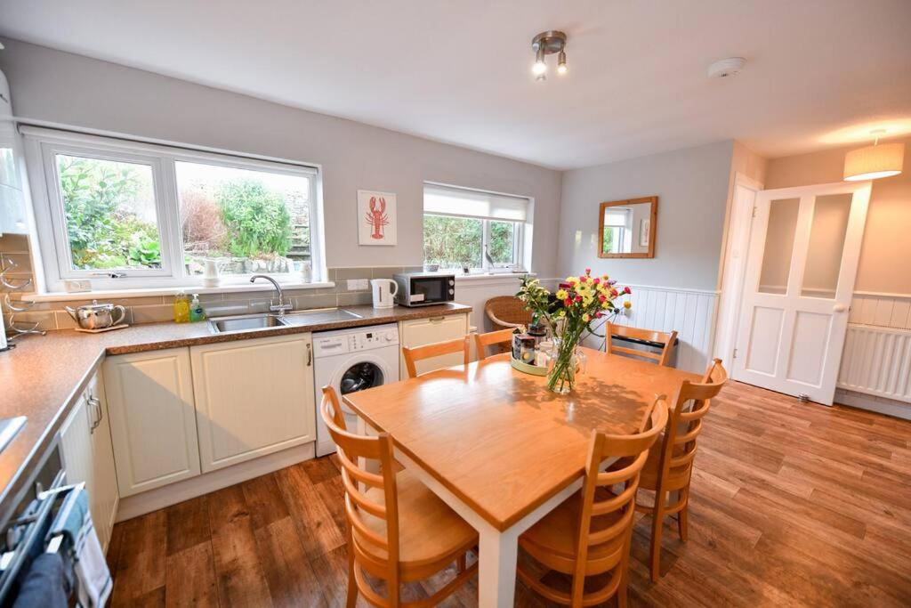3 Bedroom Townhouse Right On The Harbour Isle of Whithorn Εξωτερικό φωτογραφία