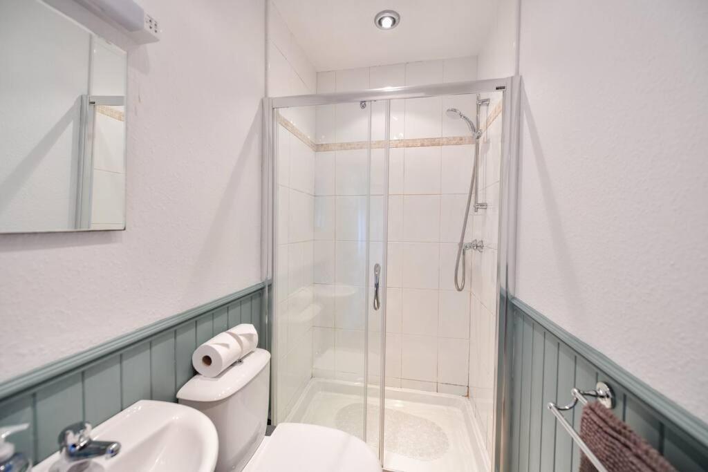 3 Bedroom Townhouse Right On The Harbour Isle of Whithorn Εξωτερικό φωτογραφία