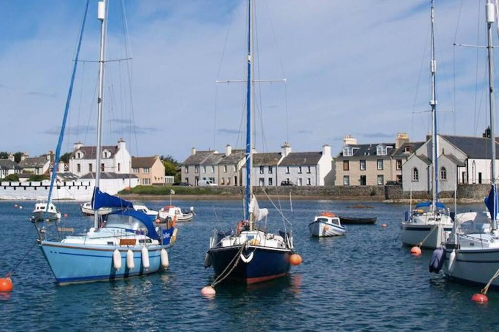 3 Bedroom Townhouse Right On The Harbour Isle of Whithorn Εξωτερικό φωτογραφία
