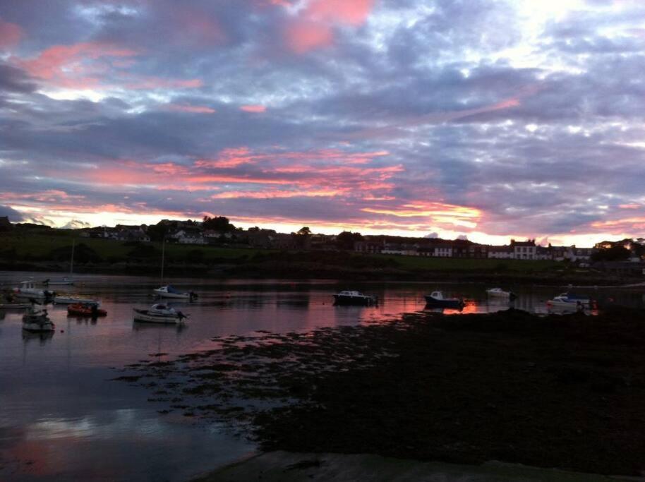 3 Bedroom Townhouse Right On The Harbour Isle of Whithorn Εξωτερικό φωτογραφία