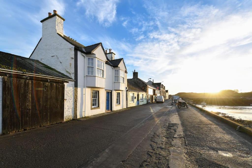 3 Bedroom Townhouse Right On The Harbour Isle of Whithorn Εξωτερικό φωτογραφία