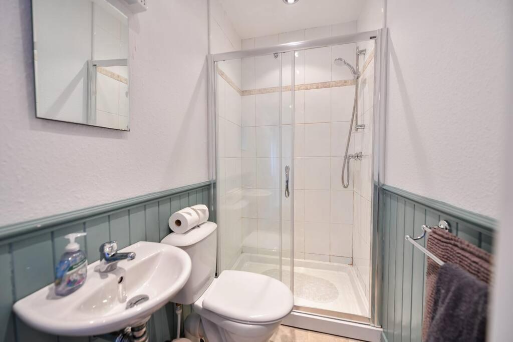 3 Bedroom Townhouse Right On The Harbour Isle of Whithorn Εξωτερικό φωτογραφία